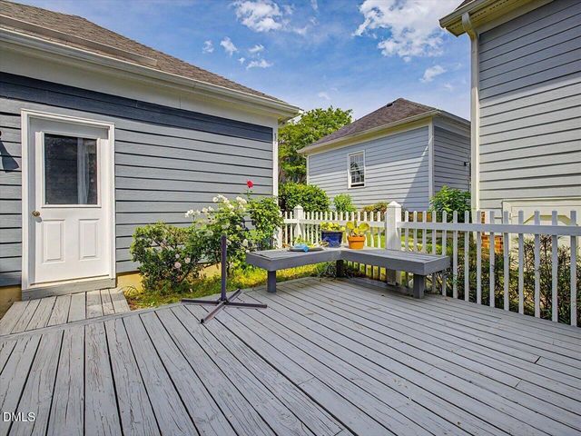 913 Edgewater Circle, Chapel Hill, NC 27516