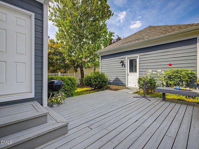 913 Edgewater Circle, Chapel Hill, NC 27516