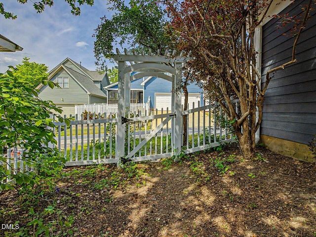 913 Edgewater Circle, Chapel Hill, NC 27516