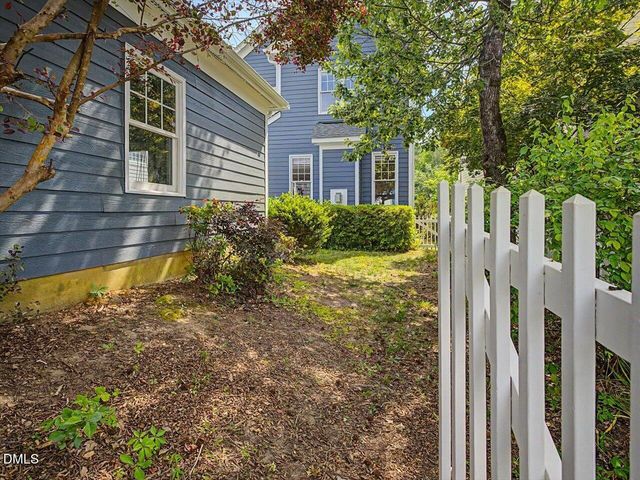 913 Edgewater Circle, Chapel Hill, NC 27516
