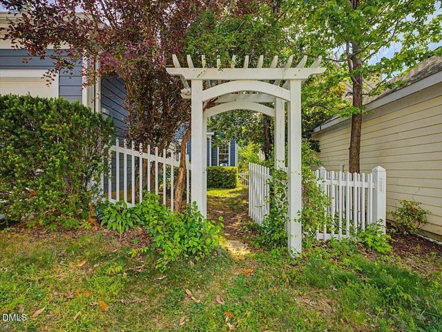 913 Edgewater Circle, Chapel Hill, NC 27516