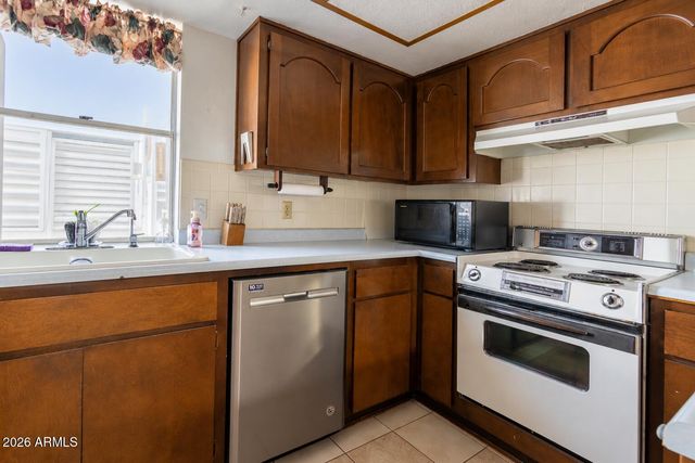 182 LAGUNA Drive E, Litchfield Park, AZ 85340
