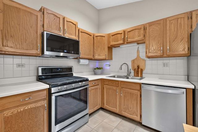 397 Meadowview Lane, Aurora, IL 60502