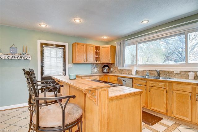 1616 Croyden RD, Norfolk, VA 23503