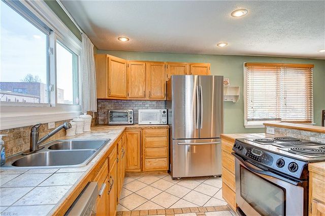 1616 Croyden RD, Norfolk, VA 23503