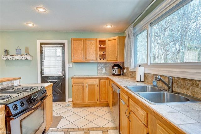 1616 Croyden RD, Norfolk, VA 23503