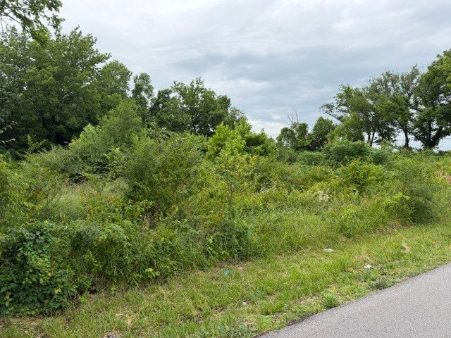 N Britt Street, Siloam Springs, AR 72761