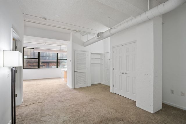23-33 Middle St 6, Lowell, MA 01852