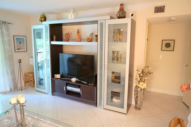 7286 HUNTINGTON Lane 306, Delray Beach, FL 33446