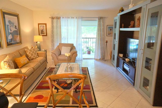 7286 HUNTINGTON Lane 306, Delray Beach, FL 33446