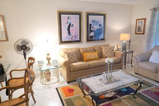 7286 HUNTINGTON Lane 306, Delray Beach, FL 33446
