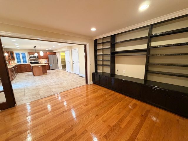 112 Quinobequin Rd, Newton, MA 02462
