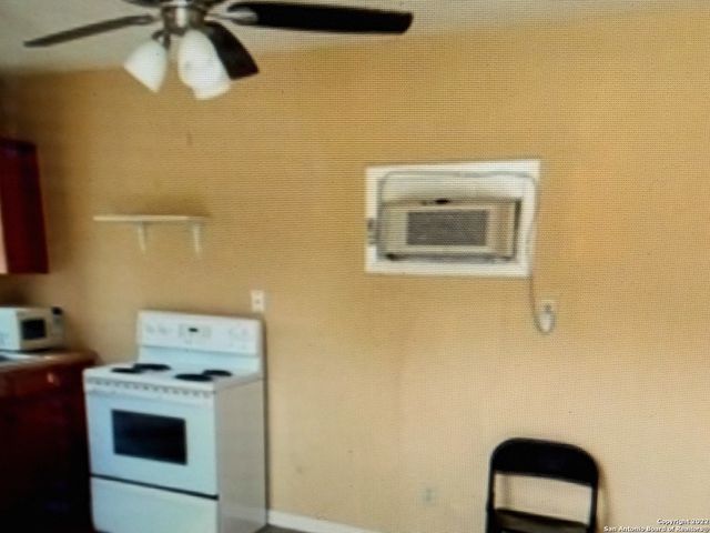 104 S Meerscheidt St Unit 2, Dilley, TX 78017