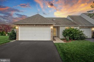13 RIDGEWAY DR, Mechanicsburg, PA 17050