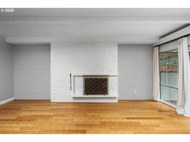 4460 Sw SCHOLLS FERRY Rd 8, Portland, OR 97225