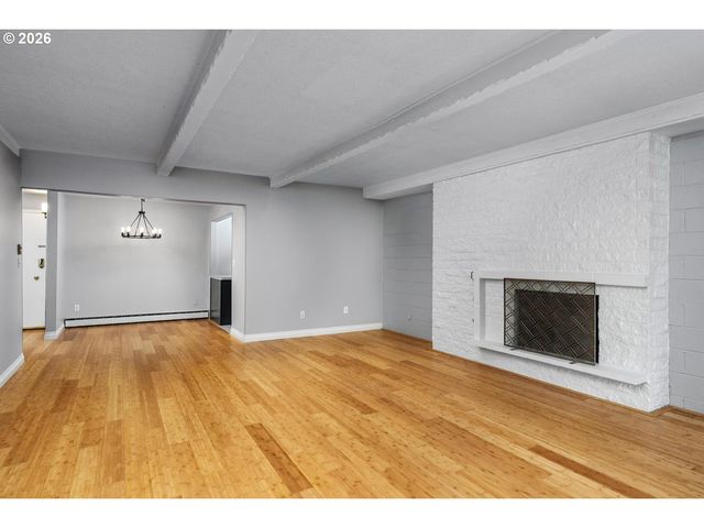 4460 Sw SCHOLLS FERRY Rd 8, Portland, OR 97225