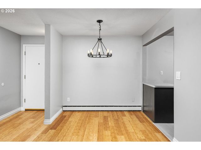 4460 Sw SCHOLLS FERRY Rd 8, Portland, OR 97225