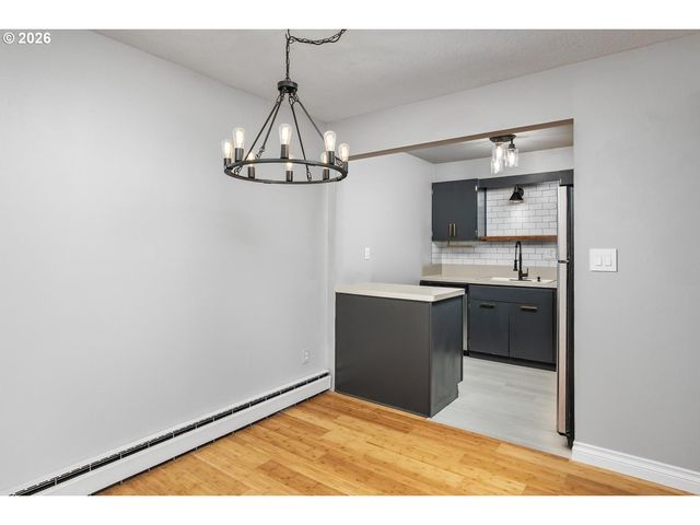 4460 Sw SCHOLLS FERRY Rd 8, Portland, OR 97225