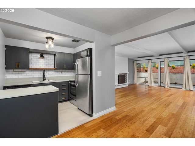 4460 Sw SCHOLLS FERRY Rd 8, Portland, OR 97225