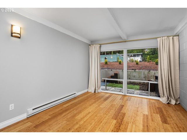 4460 Sw SCHOLLS FERRY Rd 8, Portland, OR 97225