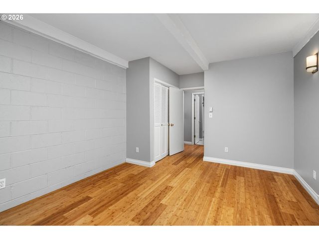 4460 Sw SCHOLLS FERRY Rd 8, Portland, OR 97225