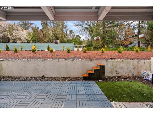 4460 Sw SCHOLLS FERRY Rd 8, Portland, OR 97225