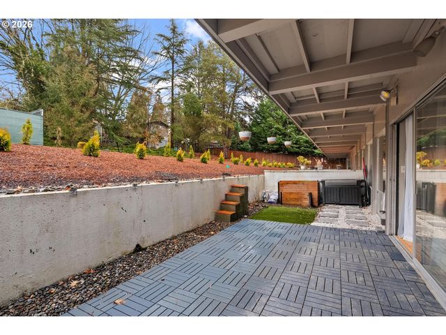 4460 Sw SCHOLLS FERRY Rd 8, Portland, OR 97225