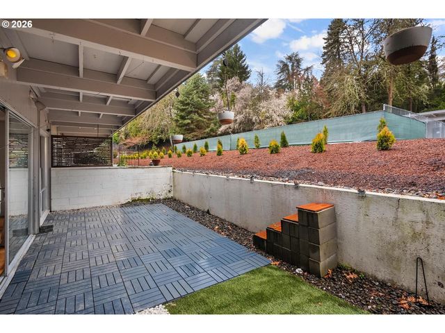 4460 Sw SCHOLLS FERRY Rd 8, Portland, OR 97225