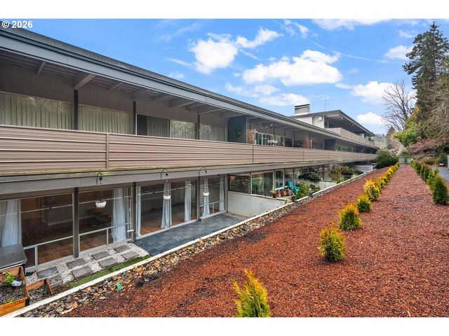 4460 Sw SCHOLLS FERRY Rd 8, Portland, OR 97225