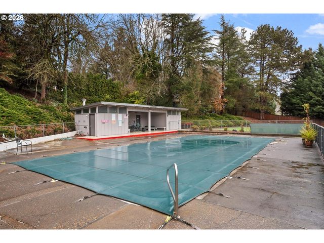 4460 Sw SCHOLLS FERRY Rd 8, Portland, OR 97225