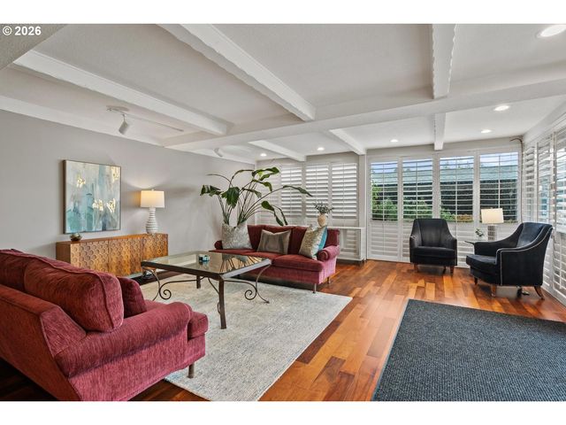 4460 Sw SCHOLLS FERRY Rd 8, Portland, OR 97225