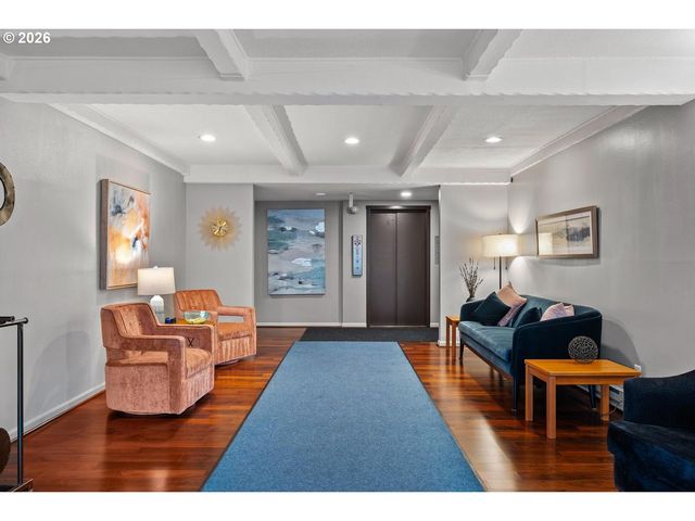 4460 Sw SCHOLLS FERRY Rd 8, Portland, OR 97225