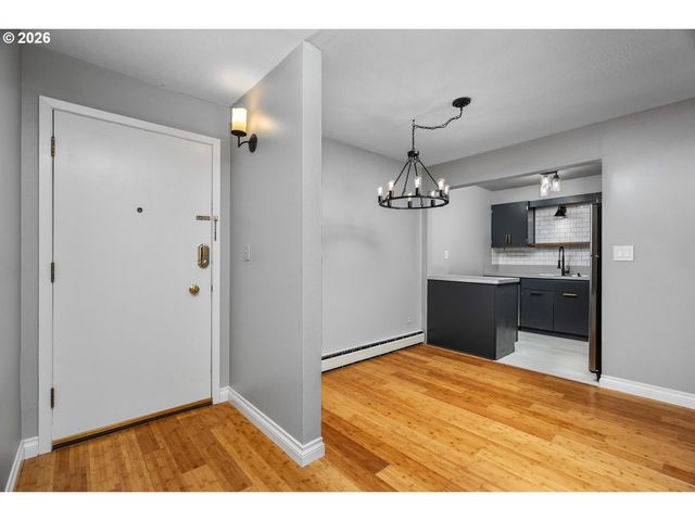 4460 Sw SCHOLLS FERRY Rd 8, Portland, OR 97225