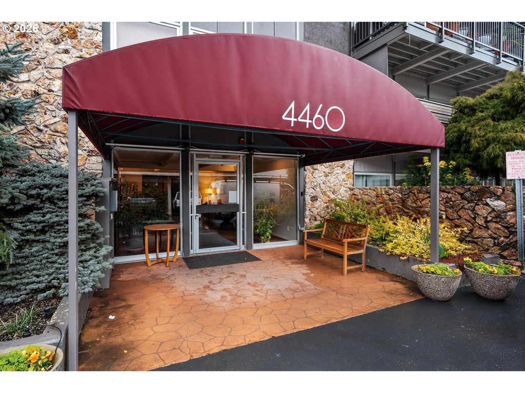 4460 Sw SCHOLLS FERRY Rd 8, Portland, OR 97225