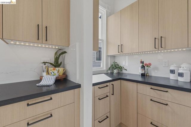 523 25Th St, Oakland, CA 94612