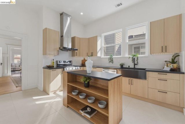 523 25Th St, Oakland, CA 94612