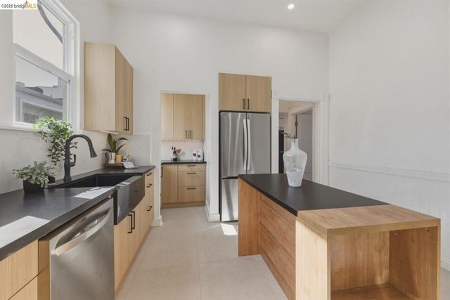 523 25Th St, Oakland, CA 94612