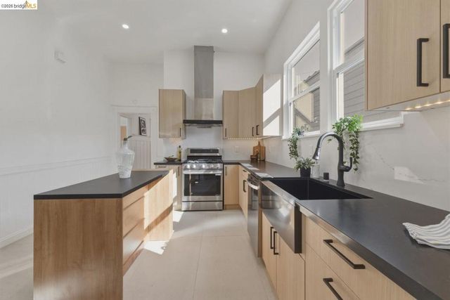 523 25Th St, Oakland, CA 94612