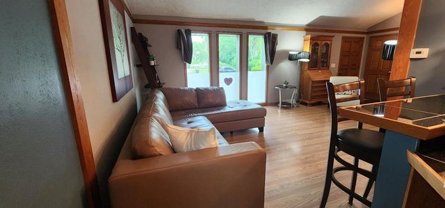 6017 W Donges LANE, Brown Deer, WI 53223