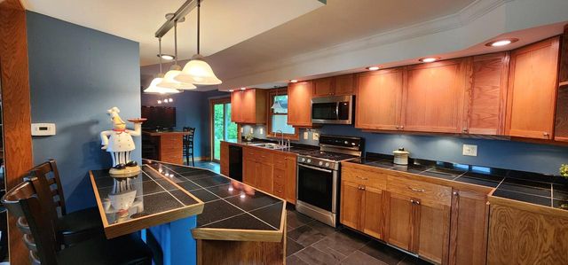 6017 W Donges LANE, Brown Deer, WI 53223