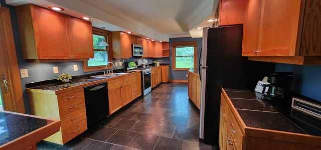 6017 W Donges LANE, Brown Deer, WI 53223