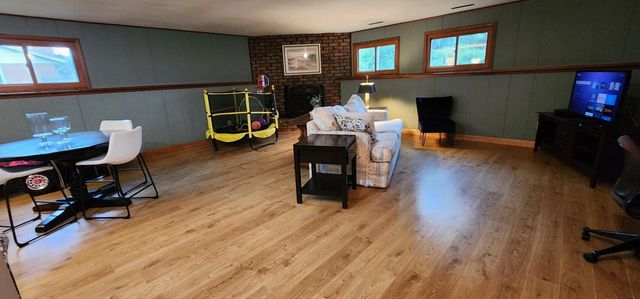 6017 W Donges LANE, Brown Deer, WI 53223