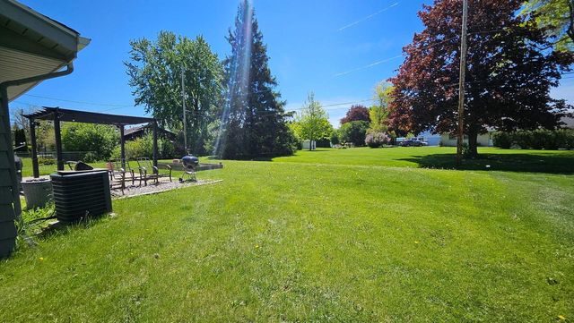 6017 W Donges LANE, Brown Deer, WI 53223