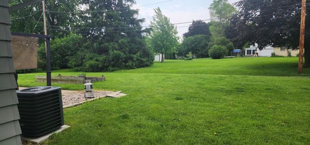 6017 W Donges LANE, Brown Deer, WI 53223