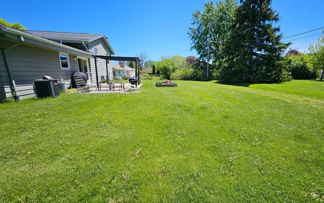 6017 W Donges LANE, Brown Deer, WI 53223