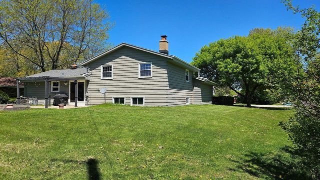 6017 W Donges LANE, Brown Deer, WI 53223