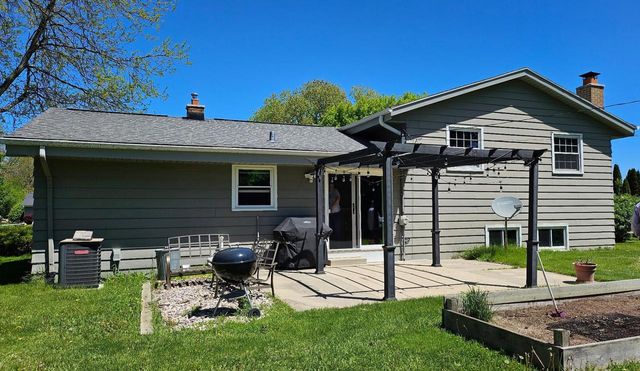 6017 W Donges LANE, Brown Deer, WI 53223
