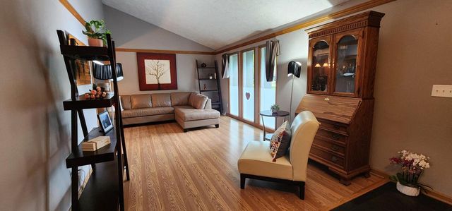 6017 W Donges LANE, Brown Deer, WI 53223