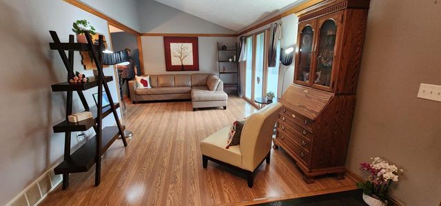 6017 W Donges LANE, Brown Deer, WI 53223