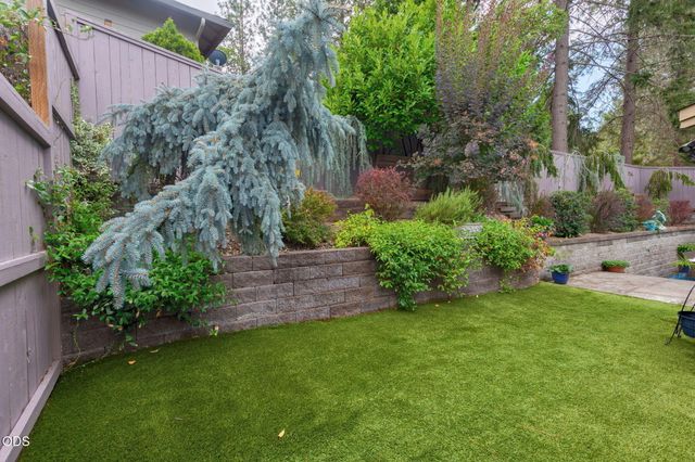 2212 SE Linden Lane, Grants Pass, OR 97527